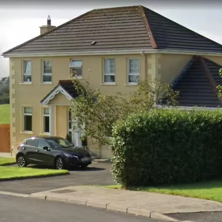 4bedroom House-letterkenny-privategarden-sleeps 7 Holiday home