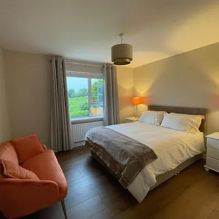 4bedroom House-letterkenny-privategarden-sleeps 7 Holiday home *