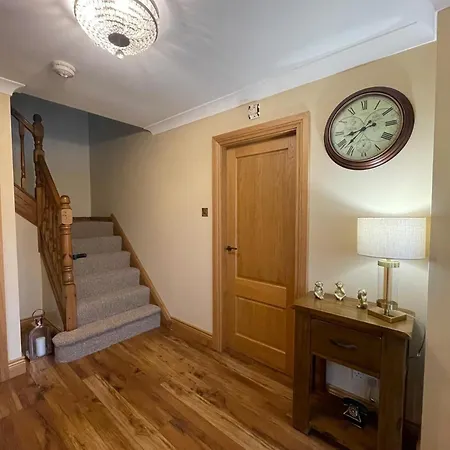 4bedroom House-letterkenny-privategarden-sleeps 7 * Letterkenny