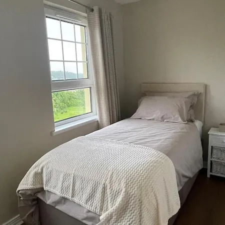 4bedroom House-letterkenny-privategarden-sleeps 7 *