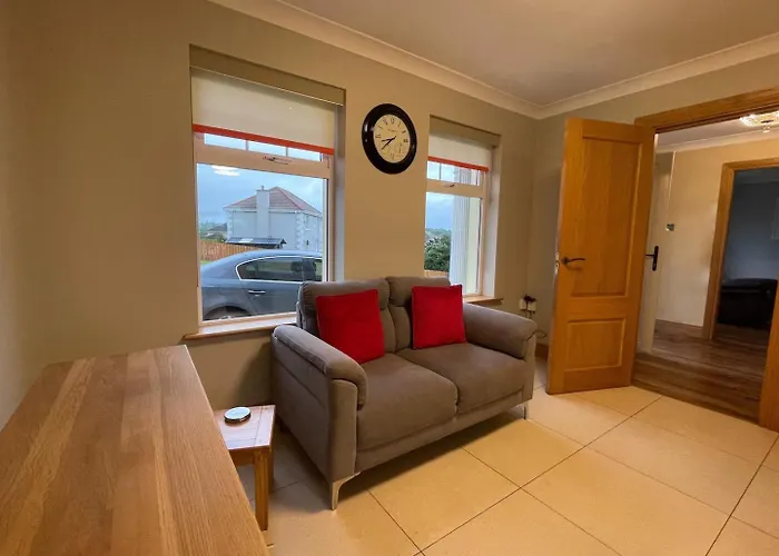Dom wakacyjny 4bedroom House-letterkenny-privategarden-sleeps 7 *