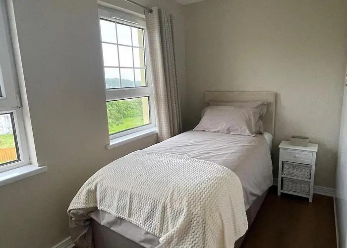 4bedroom House-letterkenny-privategarden-sleeps 7 *